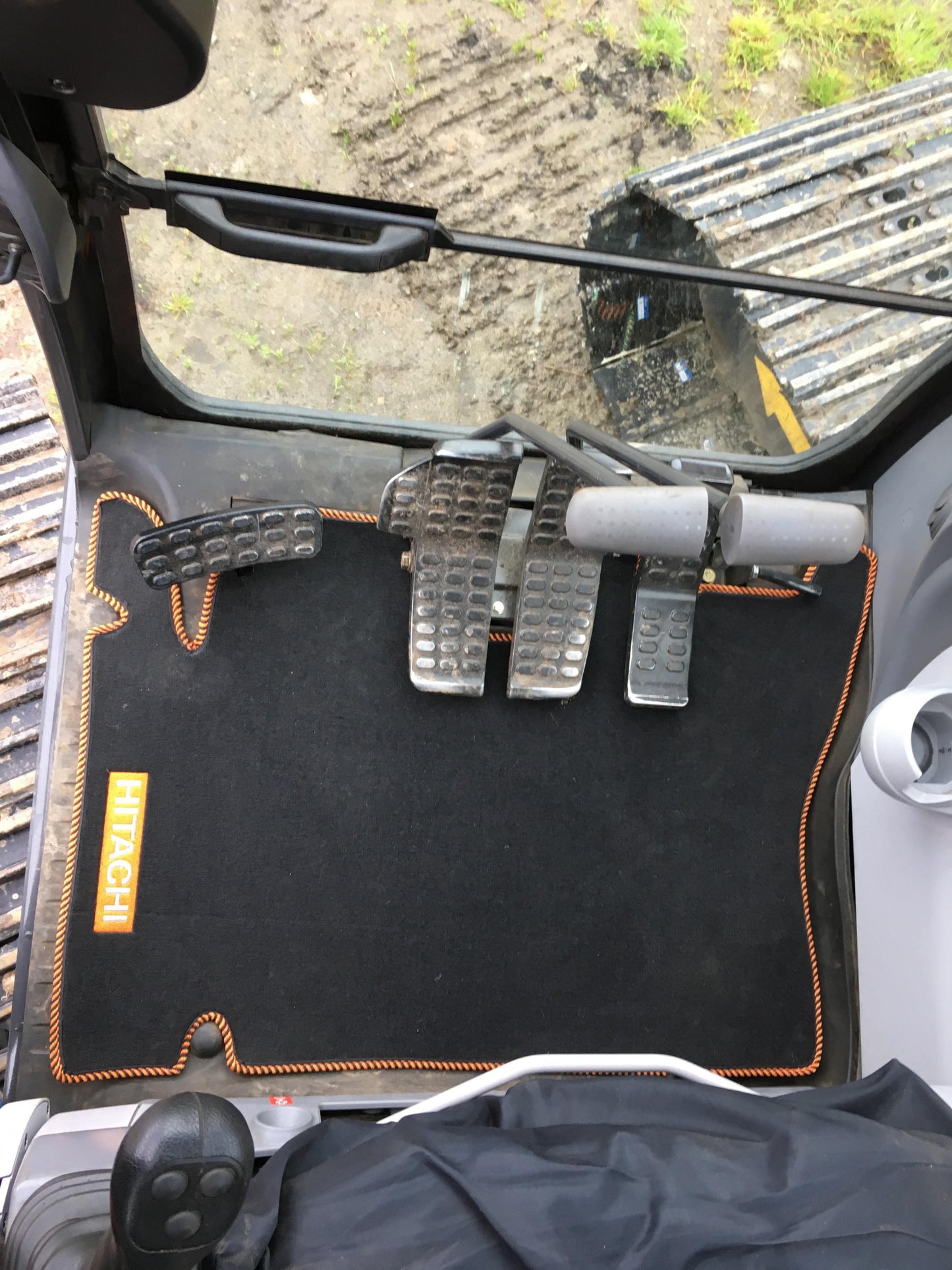 Hitachi ZX130-350LC-7 Cab Mat